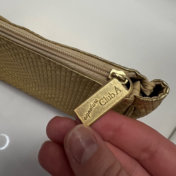 Gold Vintage Makeup Bag - Picture 5 of 5